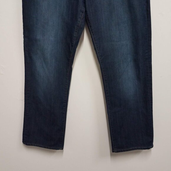Travis Mathew Jeans Mens 38 Blue Featherweight Legacy Stretch Dark Wash Denim - Picture 2 of 8